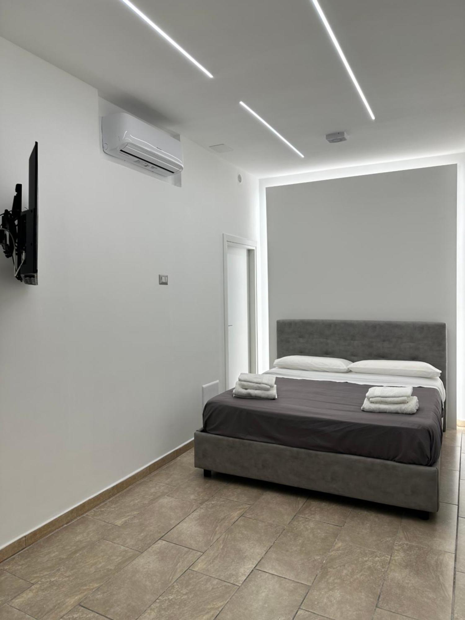 Don Michele Apartment Napoli Bagian luar foto